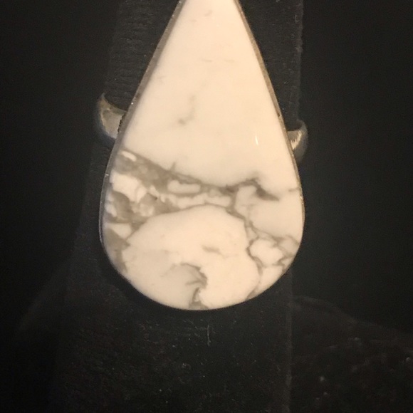 Howlite Ring - Picture 2 of 5